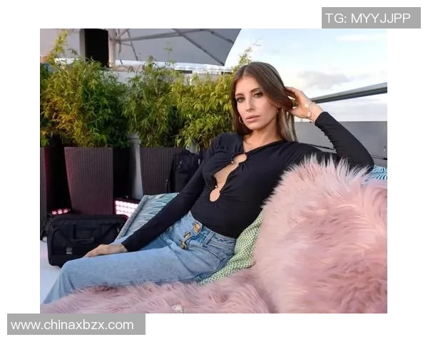 足球球星前妻自立人生转型故事引发外界热议与公众持续关注 足球球星前妻自立人生转型故事引发外界热议与公众持续关注