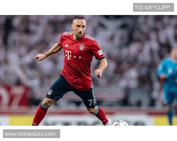 足球球星蹲照走红展现赛场外独特魅力与个性姿态 足球球星蹲照走红展现赛场外独特魅力与个性姿态